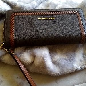 Michael kors bag wallet